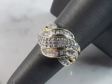 Womens Vintage Estate 10K Gold Diamond Cluster Ring