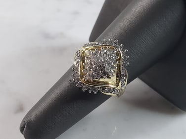 Womens Vintage Estate 10K Gold Diamond Cluster Ring