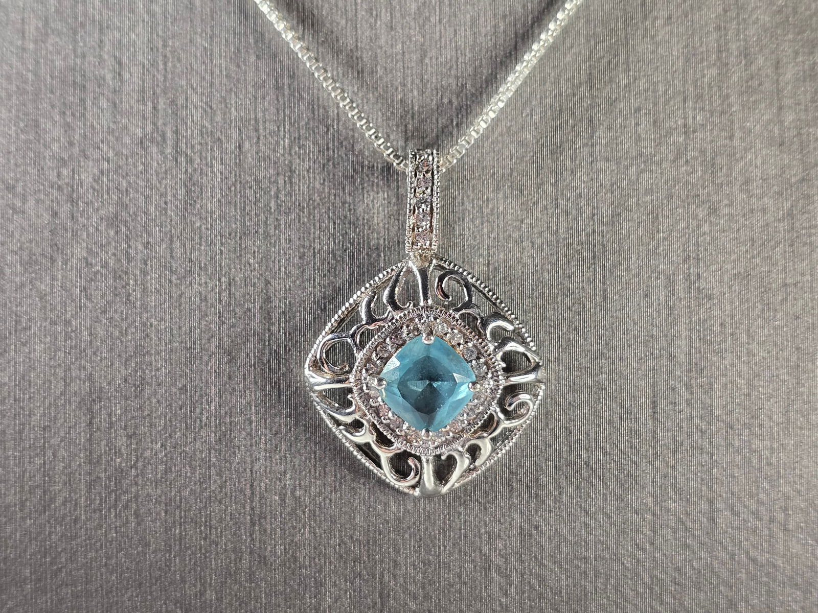 Womens Vintage Estate Sterling Silver Topaz Pendant Necklace (1 of 4)