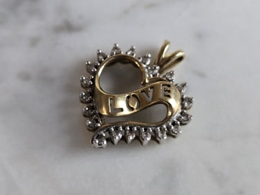 Womens Vintage Estate 10K Gold Heart Diamond Pendan