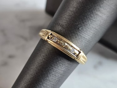 Womens Vintage Estate 10K Yellow Gold Diamond Ring