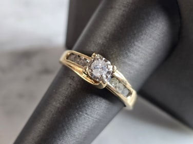 Womens Vintage Estate 10K Yellow Gold Ring Diamond Ring