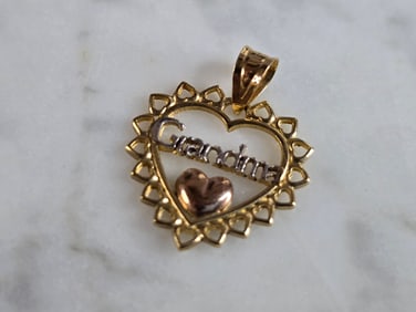 Womens Vintage Estate 10K Yellow Gold Grandma Heart Pendant