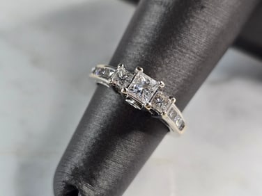 Womens Vintage Estate 14K White Gold Diamond Ring