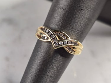 Womens Vintage Estate 10K Yellow Gold Diamond Ring