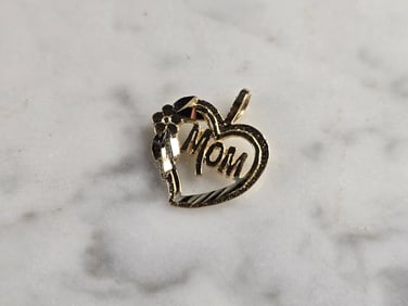 Womens Vintage Estate 14K Yellow Gold Heart Mom Pendant