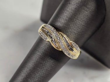 Womens Vintage Estate 14K Gold Diamond Ring