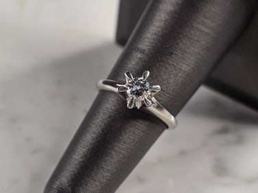 Womens Vintage Estate Platinum Diamond Ring