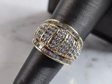 Womens Vintage Estate 10K Gold Diamond Ring