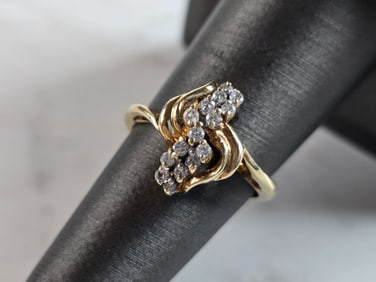 Womens Vintage Estate 10k Gold Modernist Diamond Ring