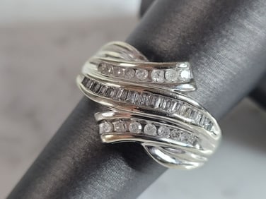 Womens Vintage Estate 10K White Gold Diamond Ring