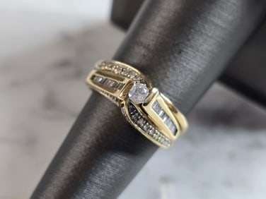 Womens Vintage Estate 10K Yellow Gold Diamond Ring