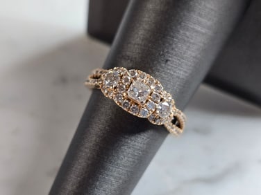Exquisite Womens Vintage Estate 14K Rose Gold Diamond Ring