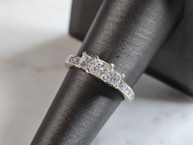 Womens Vintage Estate 14k White Gold Diamond Heart Ring