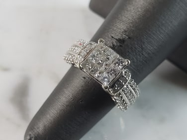 Womens Vintage Estate 10K White Gold Diamond Ring