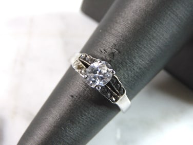 Womens Vintage Estate Sterling Silver Modernist CZ Ring