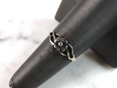 Womens Sterling Silver Modernist Floral Ring