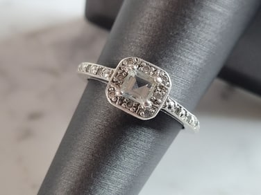 Womens Vintage Estate Sterling Silver CZ Ring