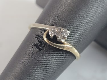 Womens Vintage Estate 10K Yellow Gold Diamond Ring