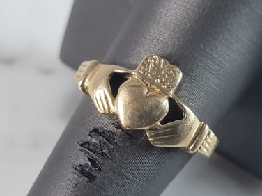 Mens Vintage Estate 14k Gold Irish Claddagh Ring