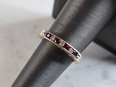 Womens Vintage Estate 10K Yellow Gold Diamond & Ruby Love Ring
