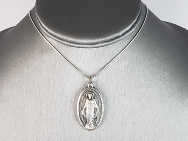Religious Vintage Estate Sterling Silver Mary Pendant Necklace CREED