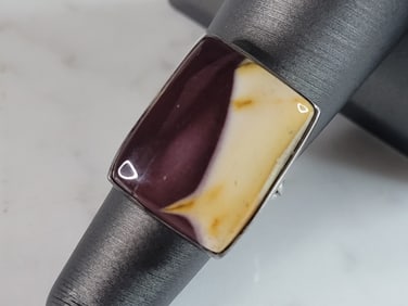 Womens Vintage Estate Sterling Silver Chalcedony Stone Ring