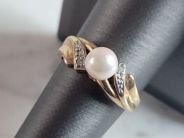 Womens Vintage Estate 10k Gold Pearl Diamond Ring