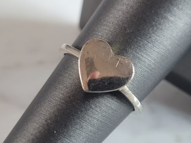 Womens Vintage Estate Sterling Silver Heart Ring