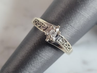 Womens Vintage Estate 10K White Gold Diamond Heart Ring