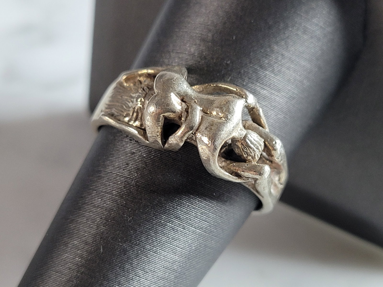 Womens Vintage Estate Sterling Silver Lovers Entwined Explicit Ring: A WOMENS VINTAGE ESTATE STERLING SILVER LOVER ENTWINED EXPLICIT RING. RING SIZE IS A 7.0, AND WEIGHS 4.9g. RING IS STAMPED .925. FACE OF RING MEASURES 3/8". THIS WOULD MAKE A NICE GIFT FOR THAT SOMEON