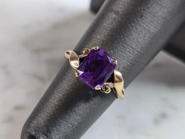Womens Vintage Estate 10K Yellow Gold Amethyst Ring