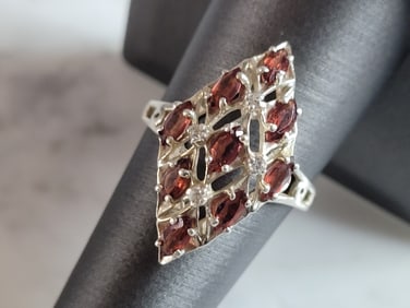 Womens Vintage Estate Sterling Silver Garnet Colored Ring