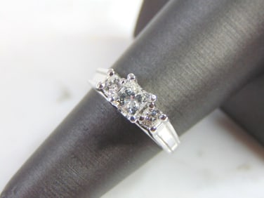 Womens Vintage 14k White Gold Diamond Engagement Ring