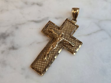 Vintage Estate 10K Yellow Gold Religious Cross Pendant