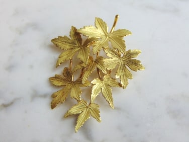 Womens Vintage Estate 18k Yellow Gold Leaves Pendant