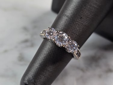 Womens Vintage Estate 14K White Gold 1.5cts Diamond Heart Ring