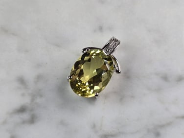 Womens Vintage Estate Sterling Silver Peridot Pendant