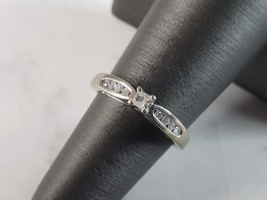 Womens Vintage Estate 10K White Gold Ring Diamond Ring