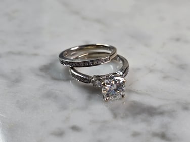 Womens Vintage Estate 18K White Gold Diamond Moissanite Ring Set