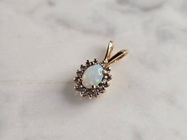 Womens Vintage Estate 14K Gold Diamond Chip & Opal Pendant