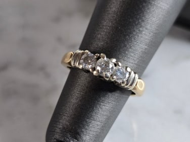 Womens Vintage Estate 14K Yellow Gold Diamond Ring