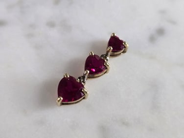 Womens Vintage Estate 10K Gold Garnet ? Heart Pendant