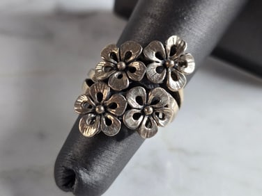 Womens Vintage Estate Sterling Silver Flower Ring