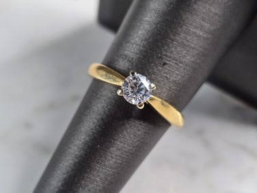 Womens Vintage Estate 18K Yellow Gold Diamond Engagement Ring