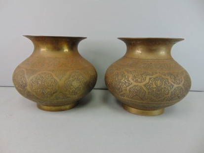 Pair of Vintage Antique Middle Eastern Brass Vases: A PAIR OF VINTAGE ANTIQUE MIDDLE EASTERN BRASS VASES THAT MEASURE 5" TALL BY 5 3/4" WIDE. PAIR IS NOT A MATCHING SET BUT ARE VERY SIMILAR IN DESIGN. ONE VASE HAS A SMALL DING ON THE SIDE AS SEEN IN PI