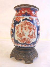 ANTIQUE JAPANESE IMARI PORCELAIN VASE URN
