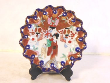 ANTIQUE CHINESE HAND PAINTED PORCELAIN SCALLOPED PLATE