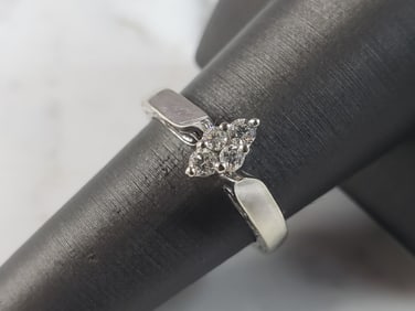 Womens Vintage Estate 10k White Gold Diamond Engagement Ring