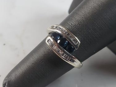 Womens Vintage Estate 10K Gold Sapphire & Diamond Ring